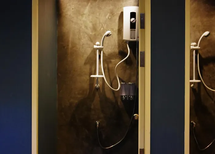 Amity Poshtel